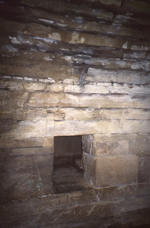 Maes Howe, interior - geograph.org.uk - 4307137