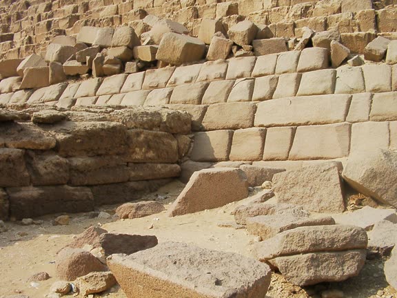 Menkaura mortuary joins pyramid 1